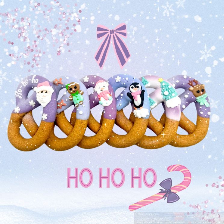 Say hello to the cosiest cookies in the stable: Christmas Candy Horse Pretzels with Icing!